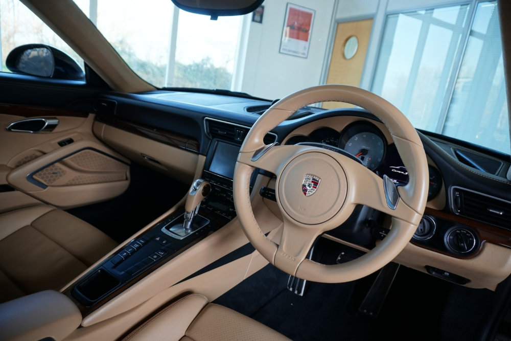 2628   Porsche 911 (18)