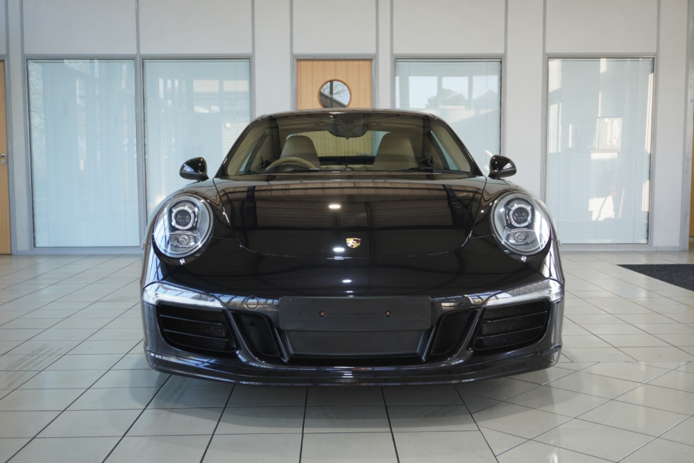 2628   Porsche 911 (2)