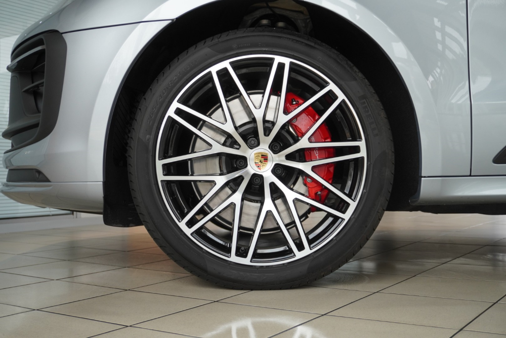 267801   Macan GTS (24)
