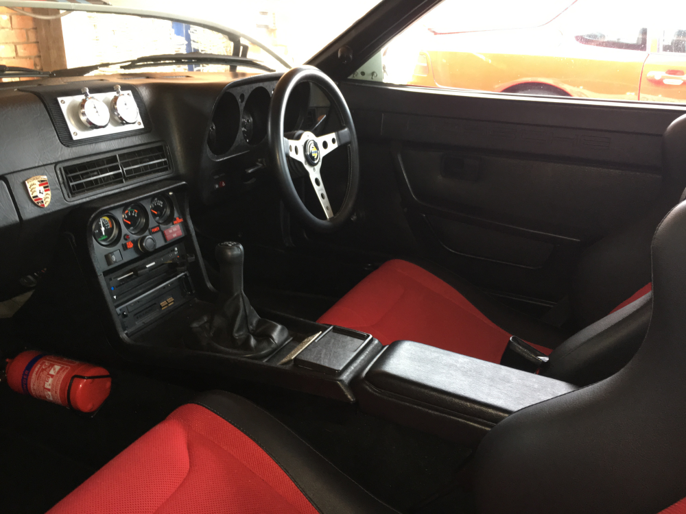 Porsche 924 interior