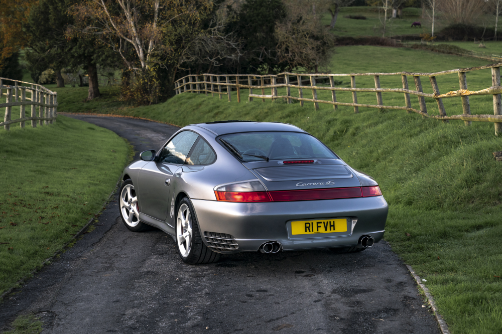 01 Porsche 911 Carrera 4S 10