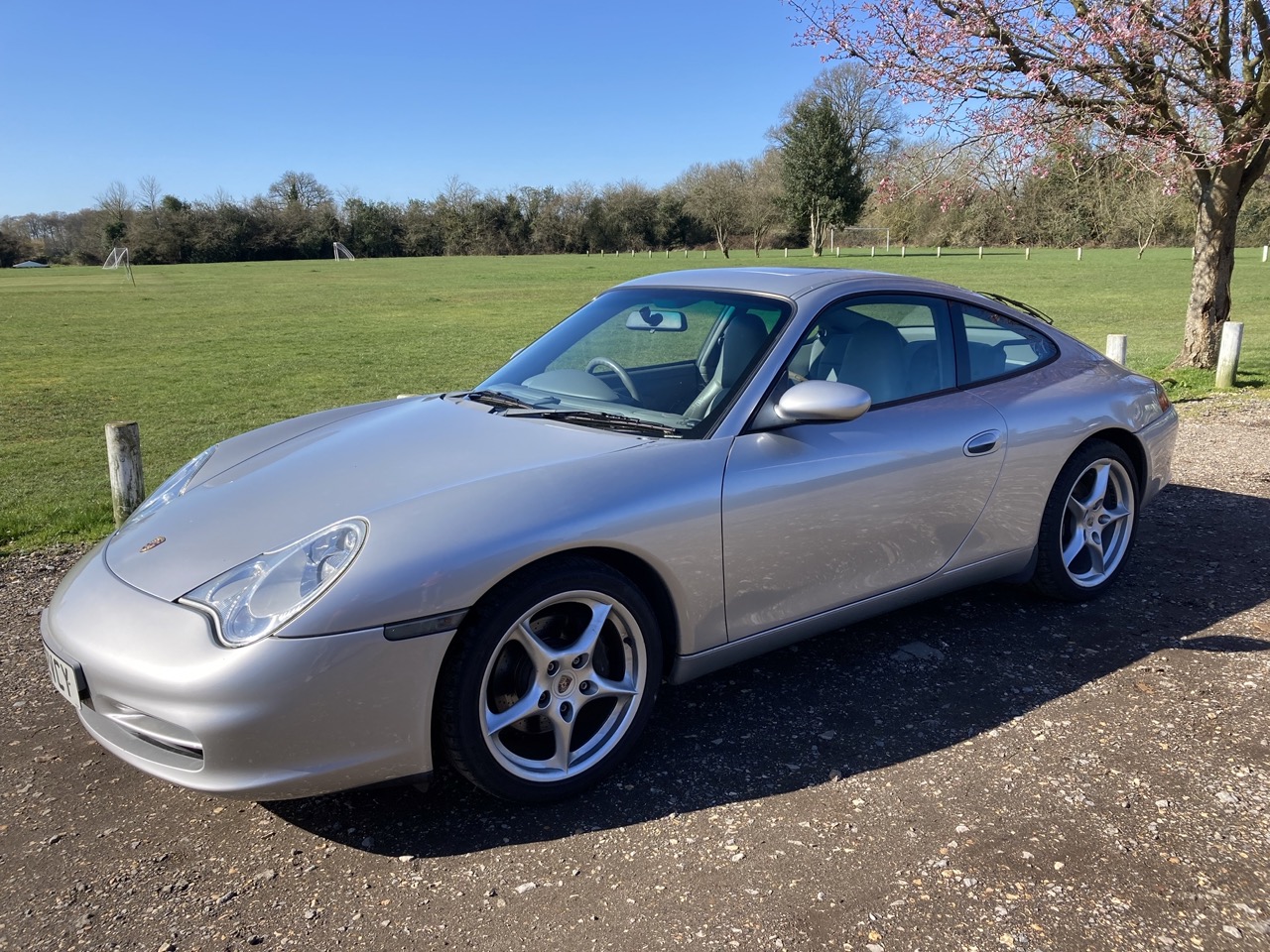 911 (996) Carrera 2