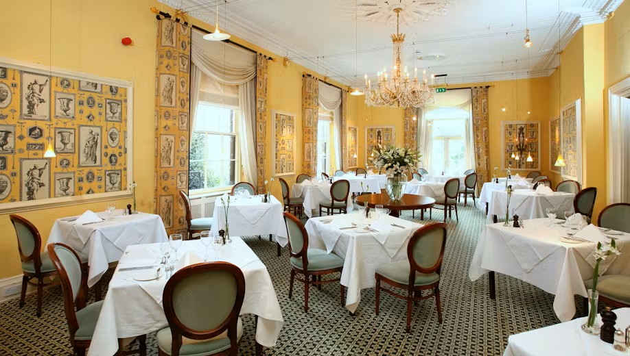arundel_arms_2009_-_dining_room_i.jpeg