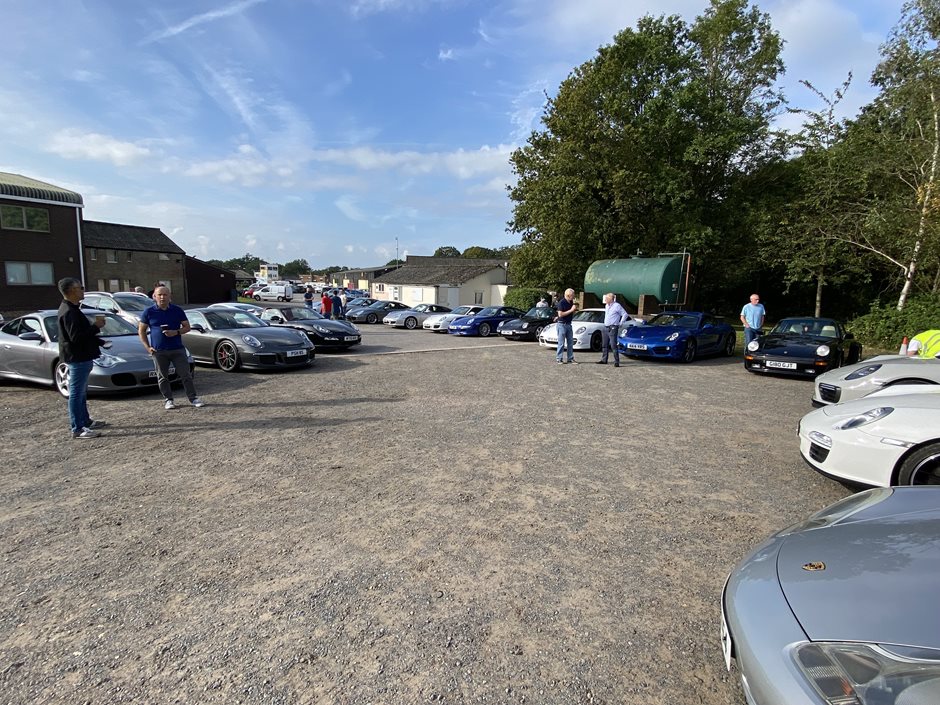 Photo 3 from the 2021 Sept 12th - R29 Monthly Meet @ Fairoaks Airport gallery