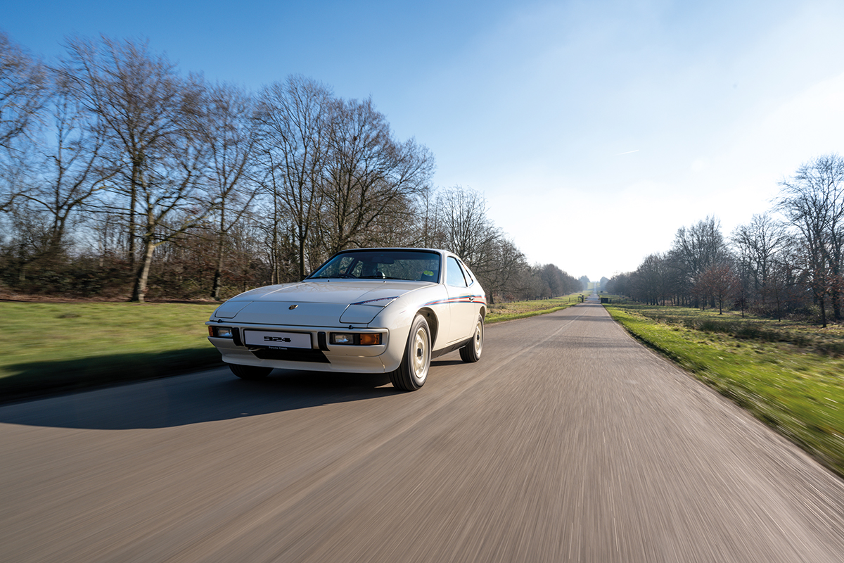Elite-Bodyworks-Porsche-924-Martini-42.jpg Elite-Bodyworks-Porsche-924-Martini-42.jpg
