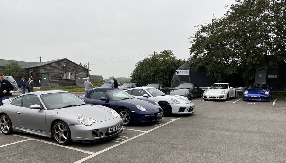 Photo 8 from the 2021 Oct 10th - R29 Monthly Meet @ Redhill Aerodrome gallery