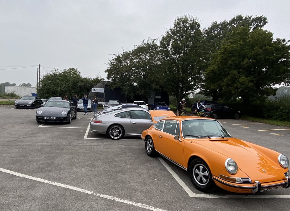 Photo 14 from the 2021 Oct 10th - R29 Monthly Meet @ Redhill Aerodrome gallery