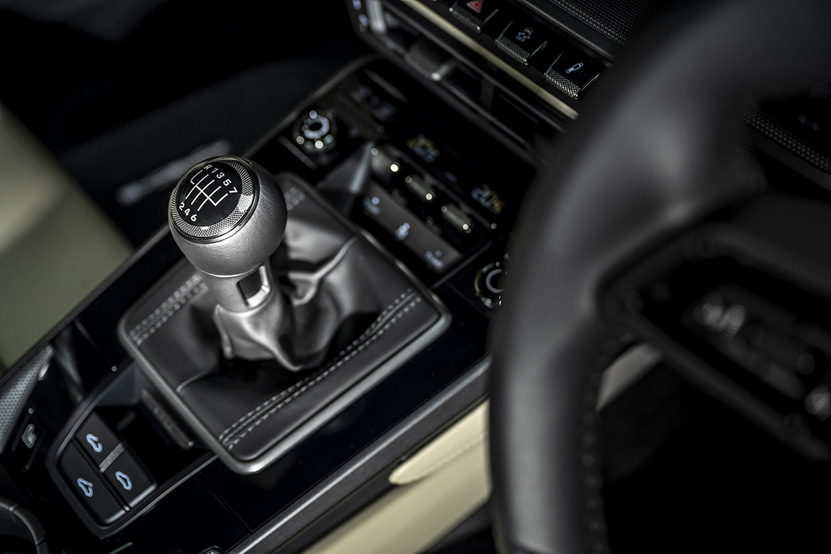 Porsche_992_Manual_006.jpg