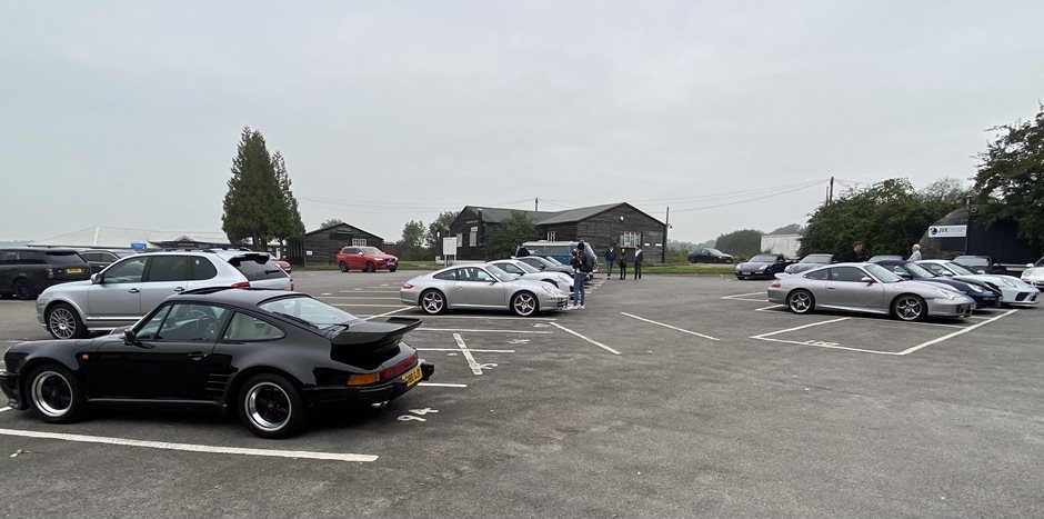Photo 6 from the 2021 Oct 10th - R29 Monthly Meet @ Redhill Aerodrome gallery