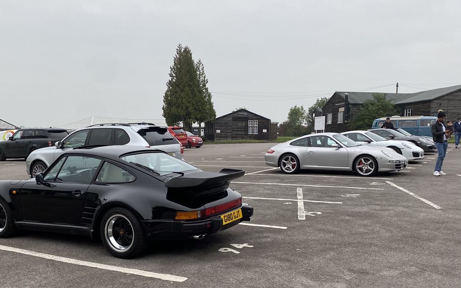 Photo 7 from the 2021 Oct 10th - R29 Monthly Meet @ Redhill Aerodrome gallery