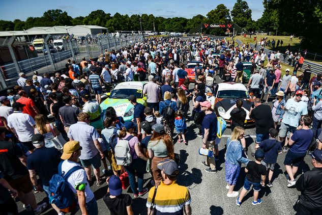 Six Porsche races at Supercar Pageant