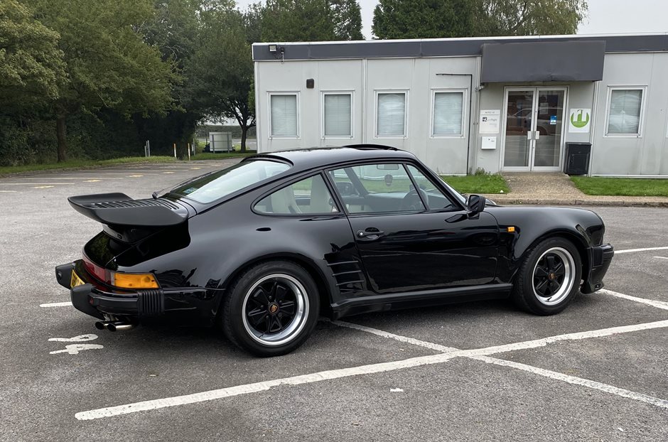 Photo 11 from the 2021 Oct 10th - R29 Monthly Meet @ Redhill Aerodrome gallery