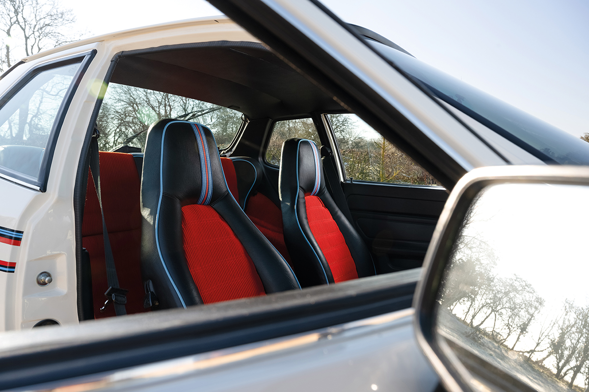 Elite-Bodyworks-Porsche-924-Martini-21-(1).jpg Elite-Bodyworks-Porsche-924-Martini-21-(1).jpg