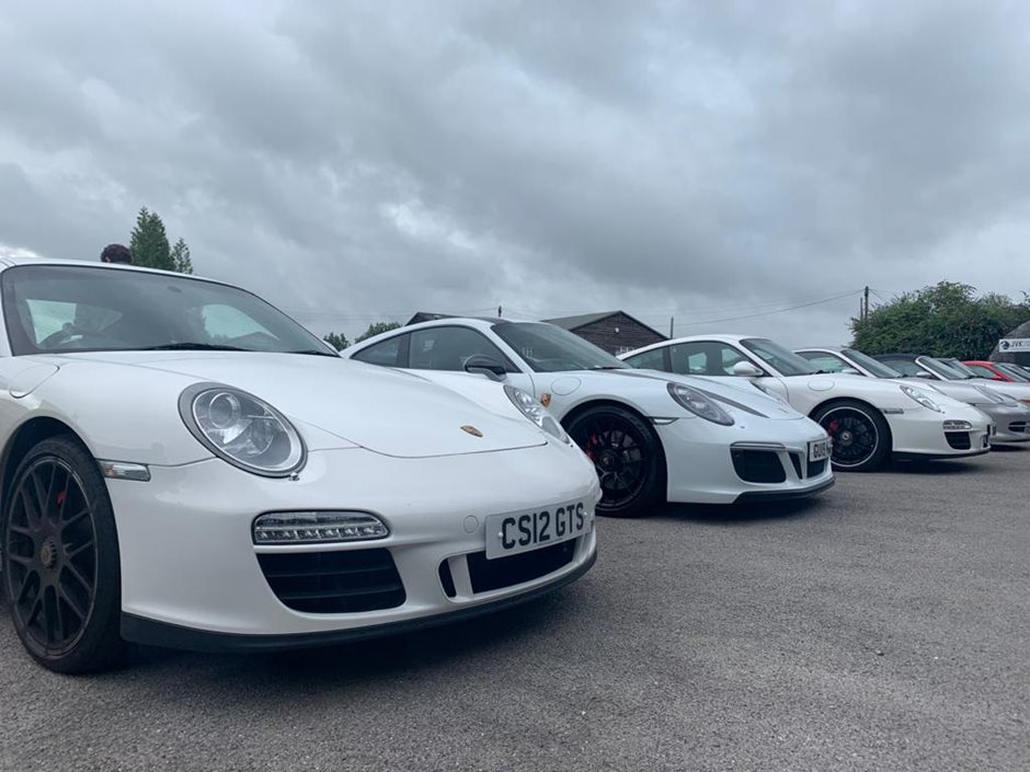 Photo 7 from the 2021 August 8th - R29 Meet Redhill Aerodrome gallery