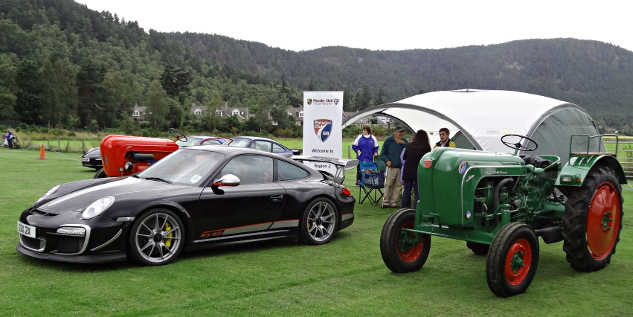 Ballater Victoria week - Car display