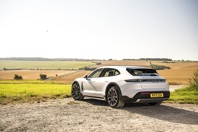 Porsche electrifies its GB sales performance in 2021