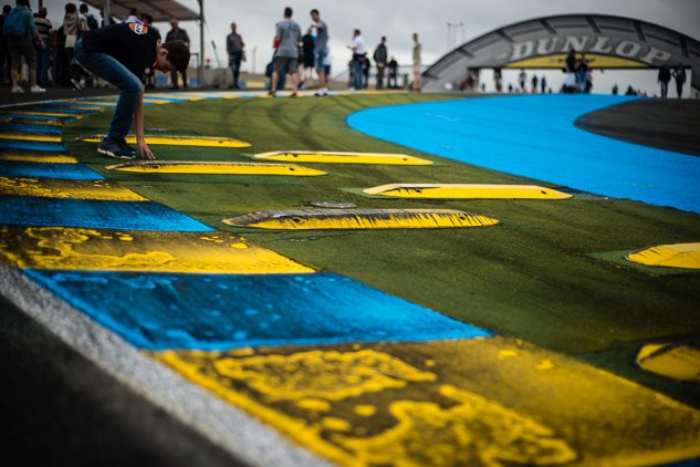 Photo 13 from the 24 Heures du Mans 2015 gallery
