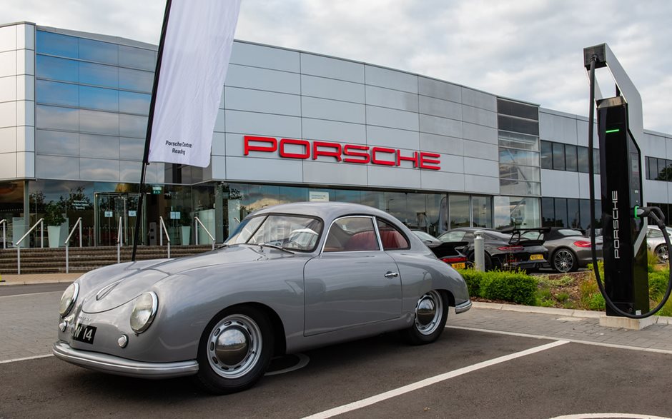 Photo 4 from the R19 Visit to Porsche Centre Reading gallery