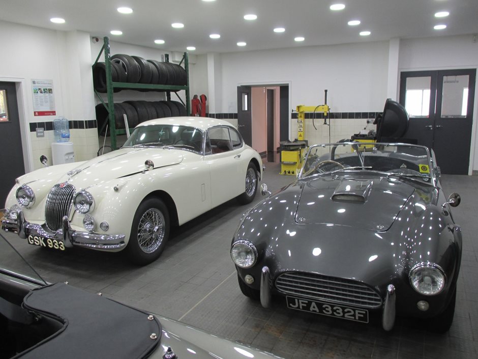 Photo 3 from the R29 2017-11-11 Visit to Renaissance Classic Cars, Ripley gallery