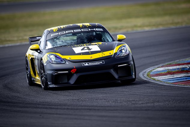 Sprint start for the Cayman GT4 Clubsport