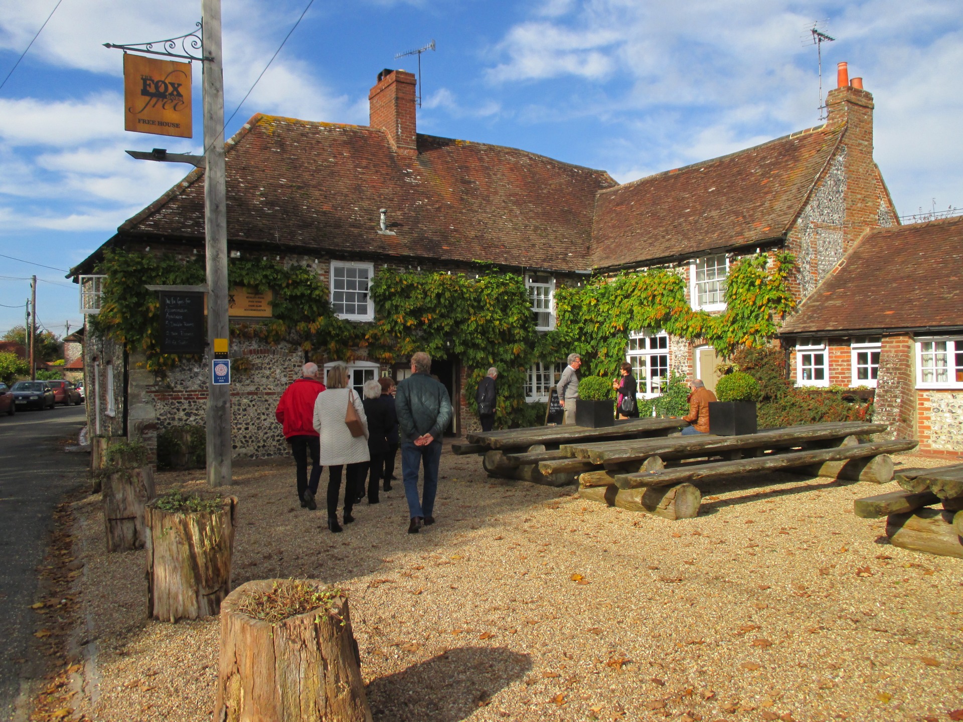 R29 2017-10-28 Drive and Lunch The Fox Goes Free