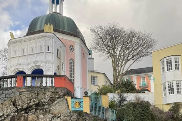 R5's Porschemeirion Weekend Goes Down a Storm