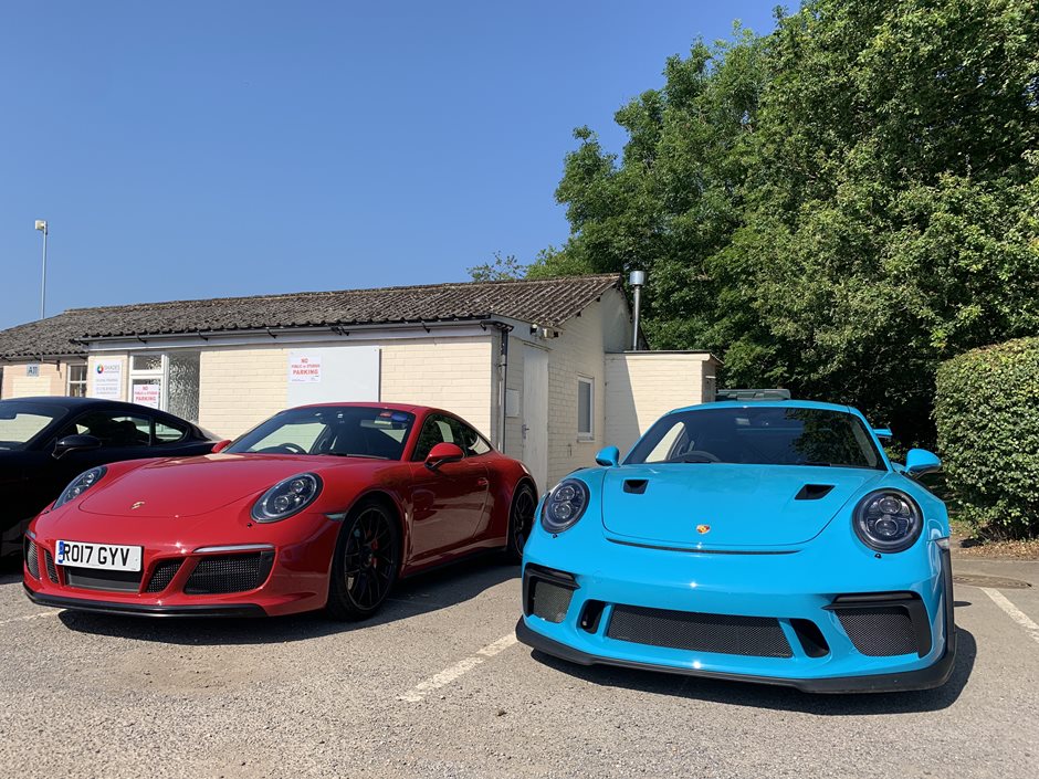 Photo 15 from the 2021 July 18th - R29 Meet at Fairoaks Airport gallery