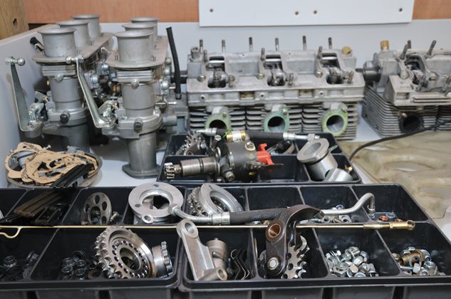 Early 2.0 engine in pieces