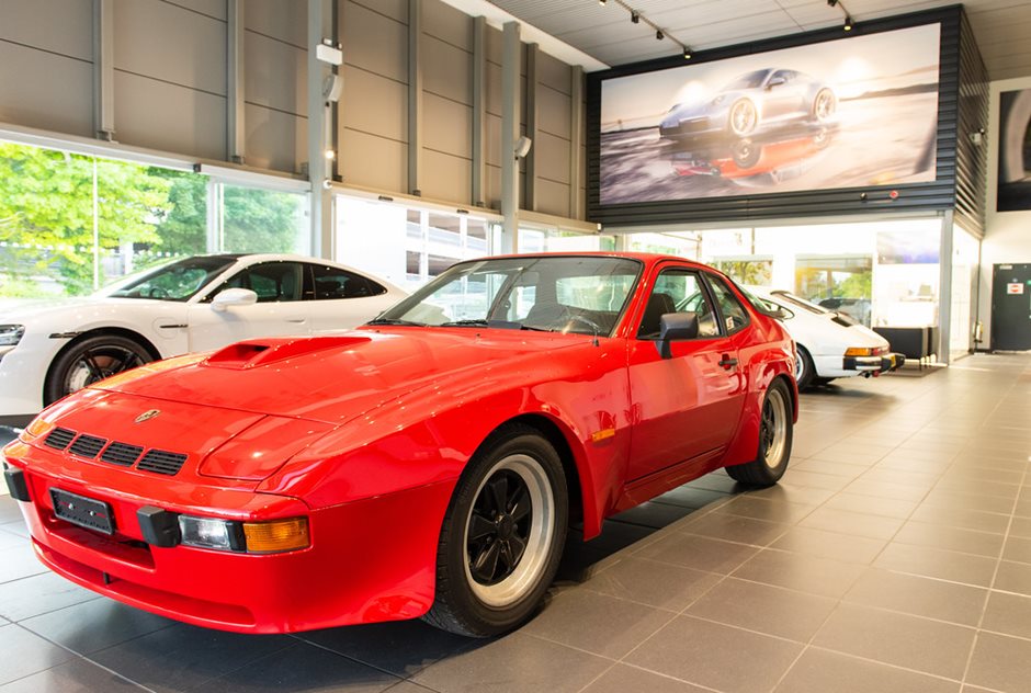 Photo 8 from the R19 Visit to Porsche Centre Reading gallery