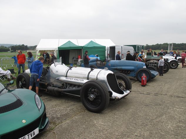 Photo 8 from the R29 2015-08-30 Dunsfold gallery