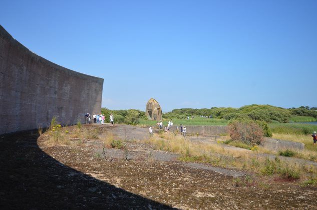 Photo 5 from the R29 2016-07-23 Dungeness Sound Mirrors (Lade Pits) gallery