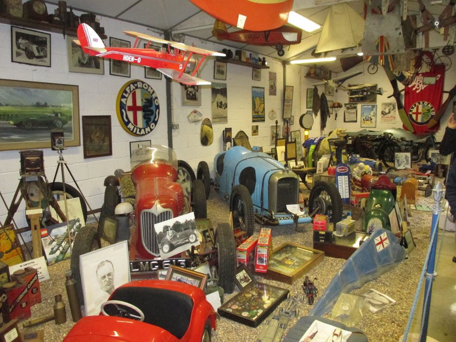 Photo 5 from the R29 2019-10-26 Filching Manor Motor Museum gallery