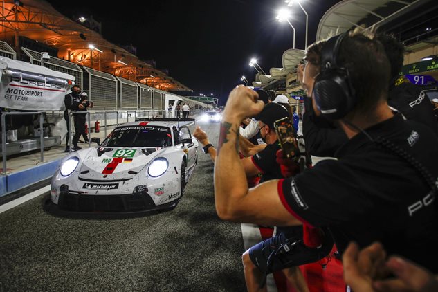 Victories for Porsche in season finales
