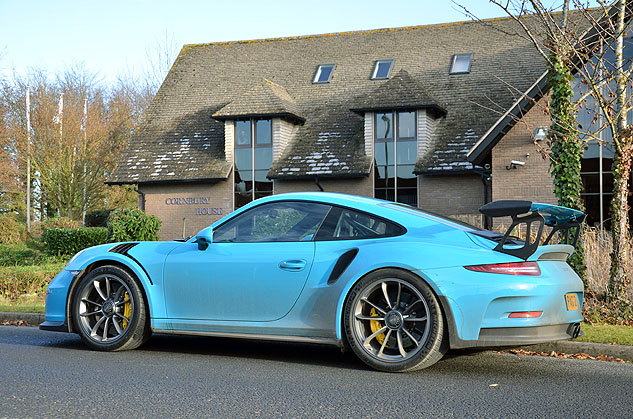 Photo 17 from the 997-991-Macan Christmas Party gallery